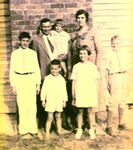 SYNOPSIS_Epperson Family 1933